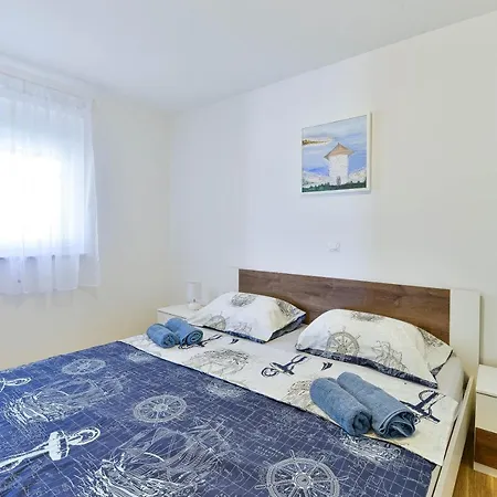 Apartman Duje 2 *