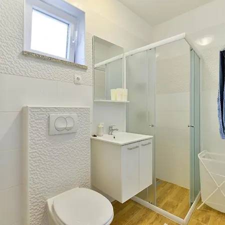 Apartman Duje 2 *